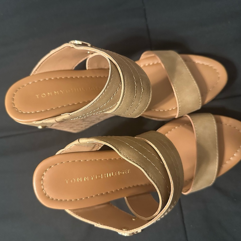 Tommy Hilfiger Women's Beige Sandals